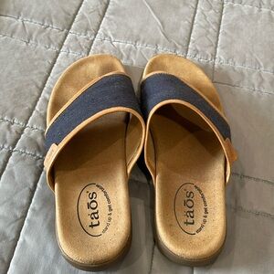 Sandals. Taos navy sandals. Great condition!